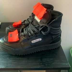 Off-white “CUP SOLE 3.0” “Samples” worn once. Made in Italy size 40